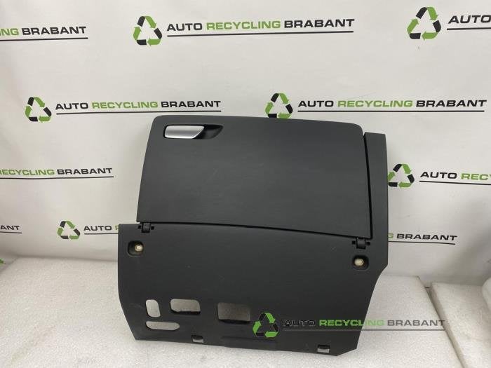 Boîte à gants d'un Audi A3, -, 3 mois de garantie, Utilisé, -