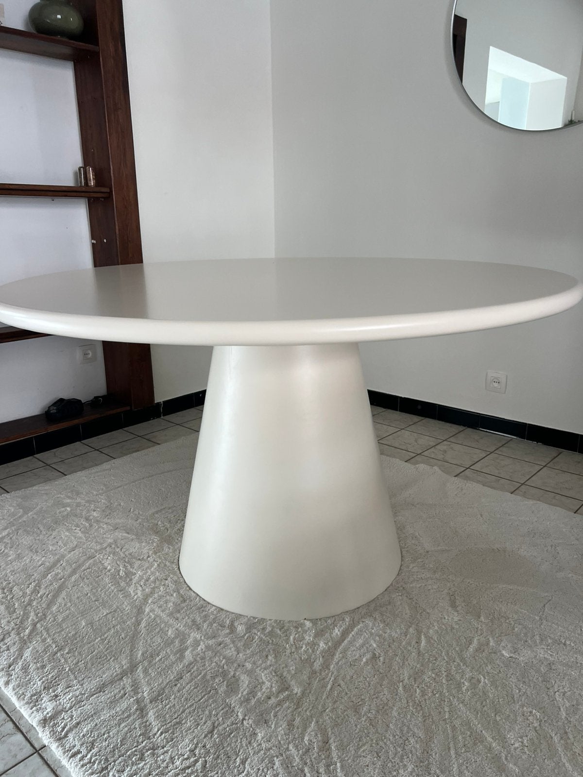Table ronde kadizi, Enlèvement, Comme neuf