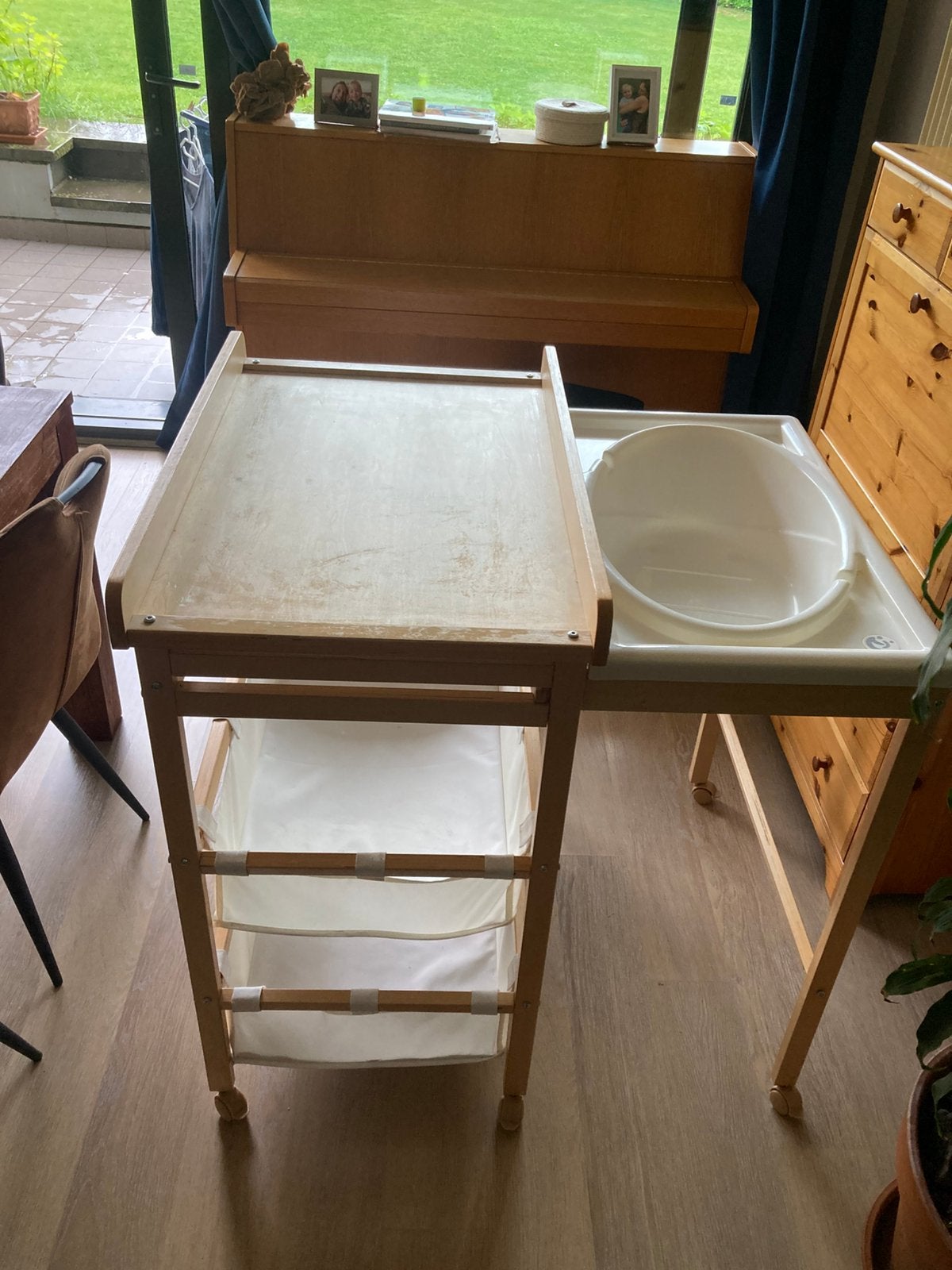 Roba Changing Table with Bath /Table à langer avec baignoire, Kinderen en Baby's, Kinderkamer | Commodes en Kasten, Zo goed als nieuw
