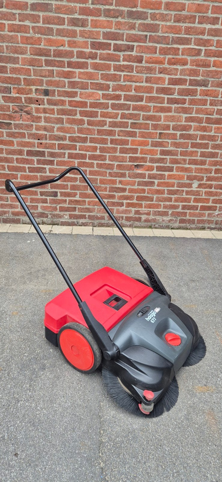 haaga 677 plus veegmachine, Tuin en Terras, Ophalen, Zo goed als nieuw, Haaga
