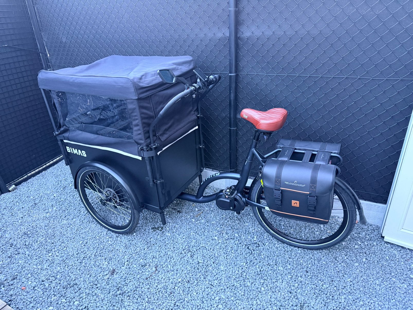 Bimas bakfiets Premium versie met deur en huif als nieuw!, Fietsen en Brommers, Fietsen | Bakfietsen, Ophalen, Zo goed als nieuw