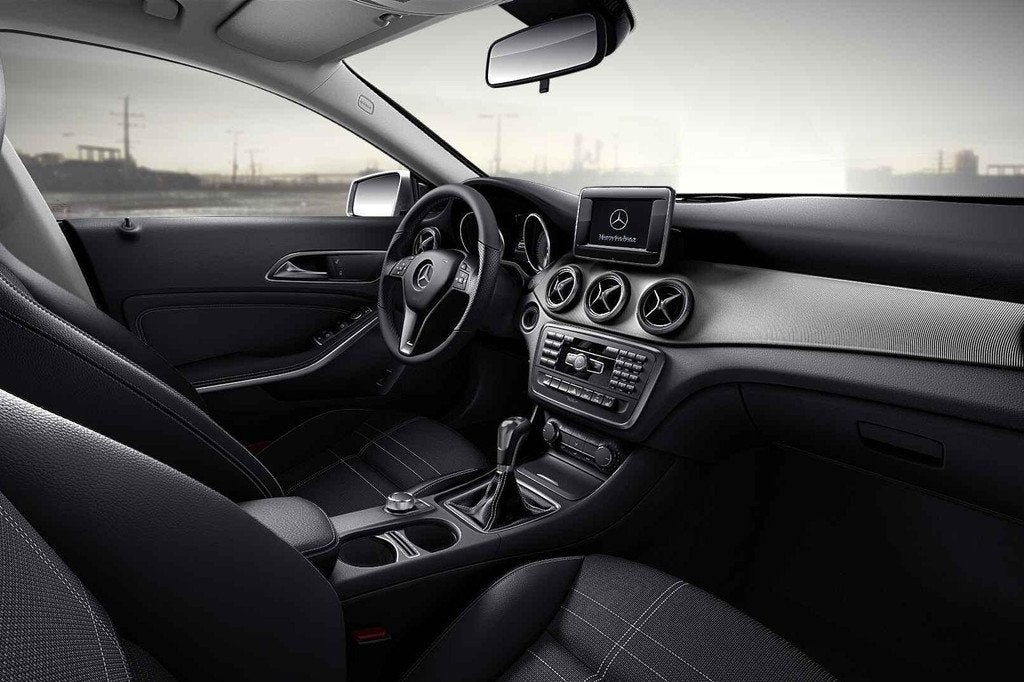 Mercedes-Benz CLA-Klasse 200 Coupé Urban Line | Verwarmde Z, Autos, Boîte manuelle, Entretenue par le concessionnaire, 5 places
