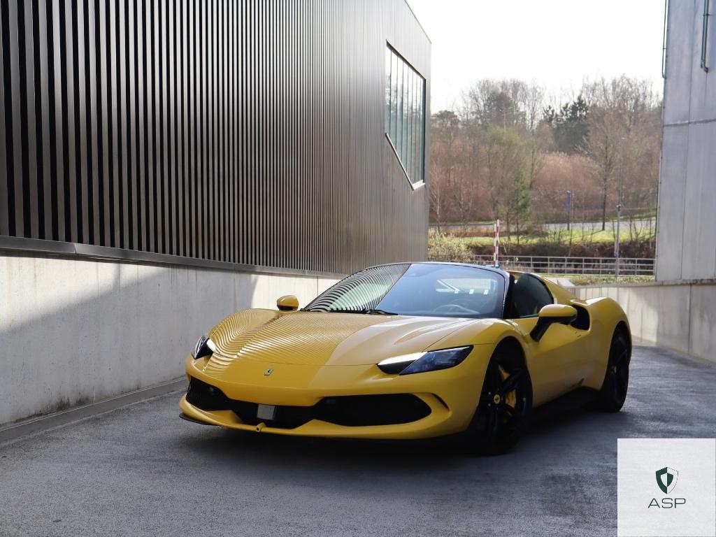 Ferrari 296 GTS | Giallo Modena | Full PPF | 2024, Auto's, Ferrari, Achterwielaandrijving, Overige kleuren, Cabriolet, Alcantara