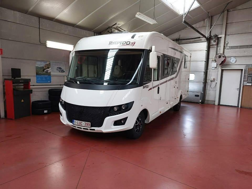 Luxe integraal motorhome RAPIDO 8096 DF, Marchepied électrique, Jusqu'à 4, 6 à 7 mètres, Entreprise
