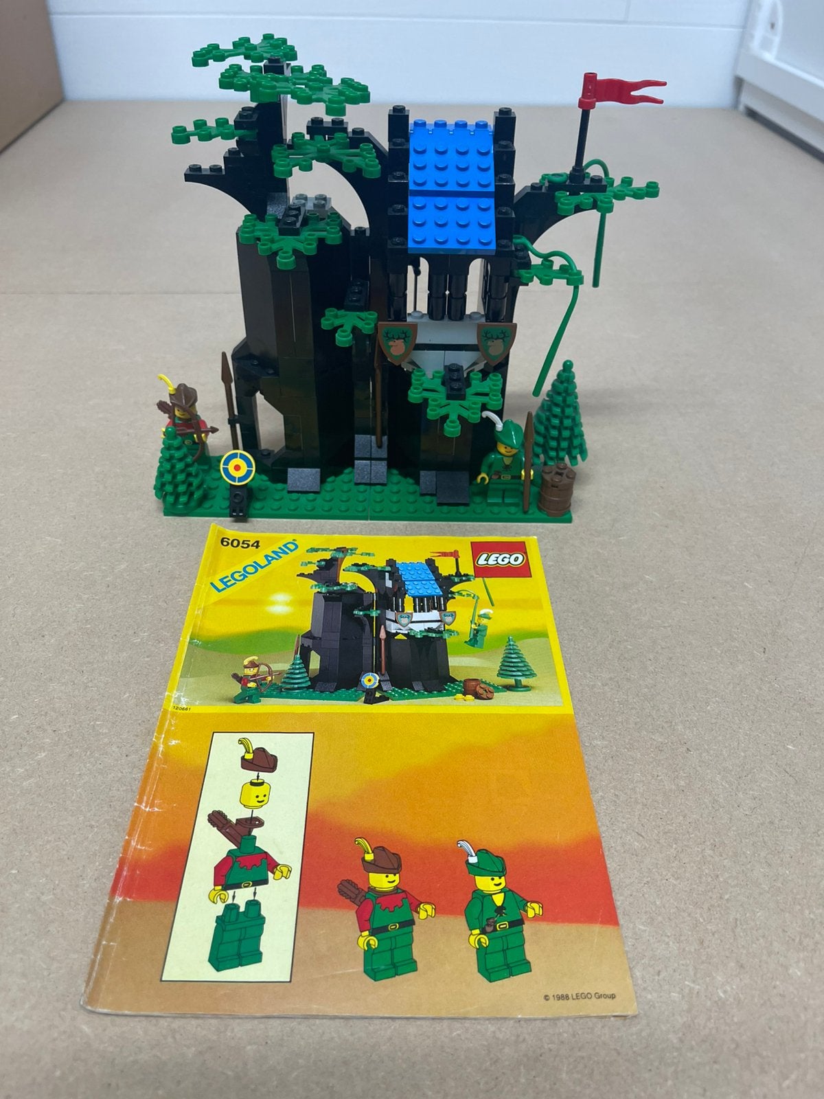 Lego castle 6054 - Forestmen’s hideout, Lego, Ophalen of Verzenden, Zo goed als nieuw, Compleet