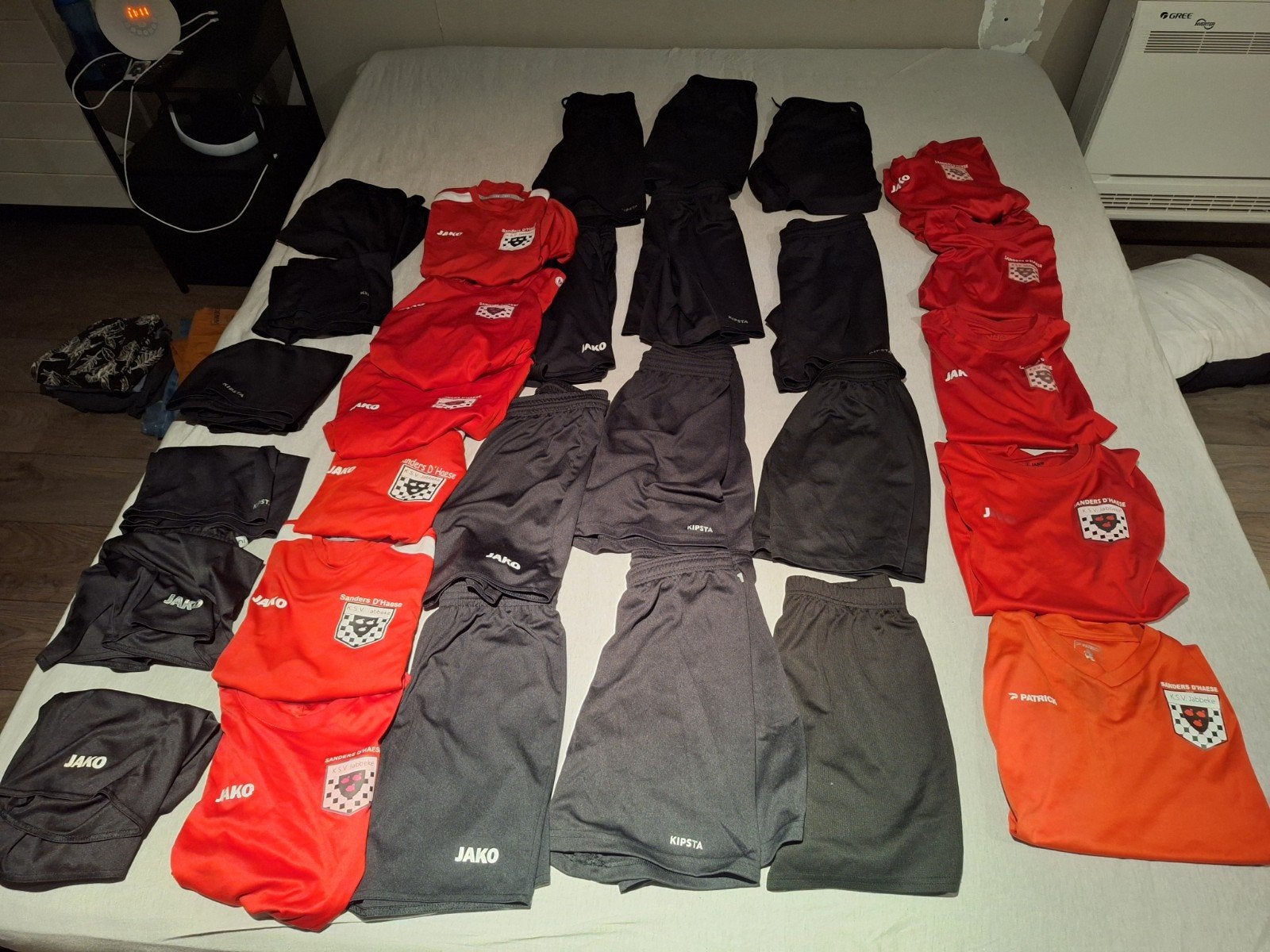 sportkledij / speelkledij (voetbal 46 stuks), Ophalen of Verzenden, Gebruikt, Maat 152