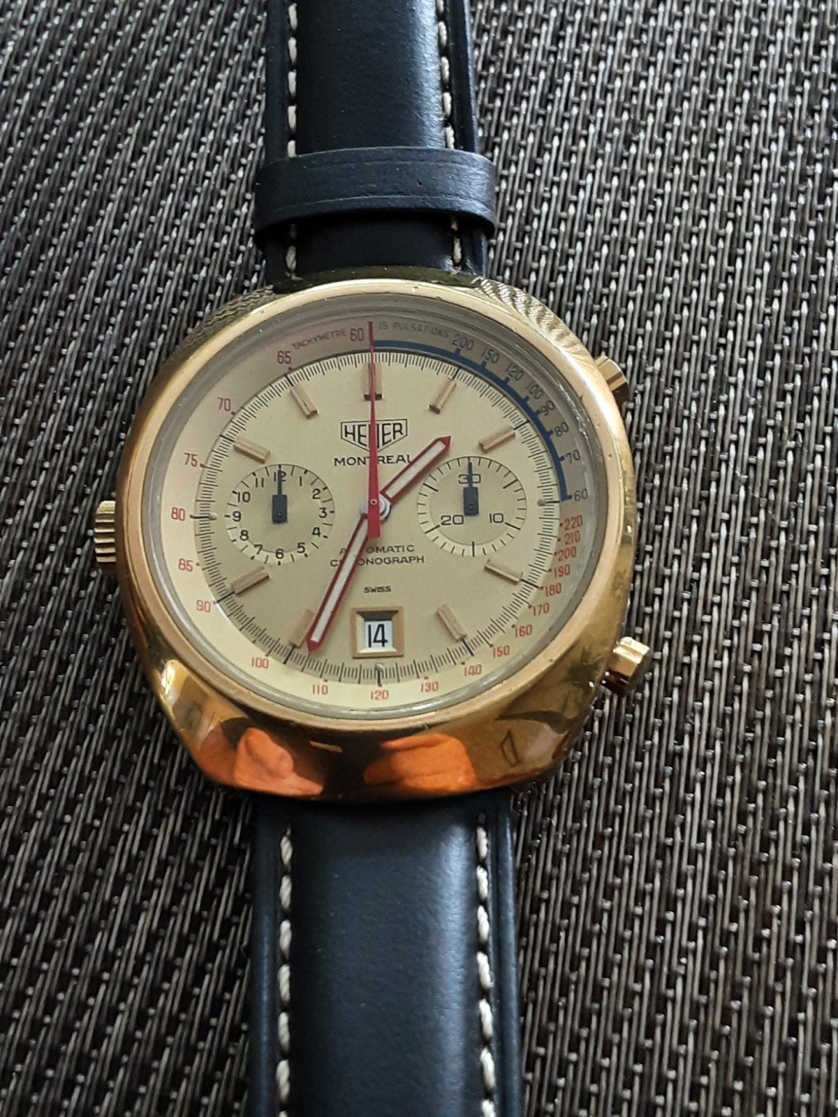montre heuer, Bijoux, Sacs & Beauté, Montres | Anciennes | Antiquités, Enlèvement ou Envoi, Acier