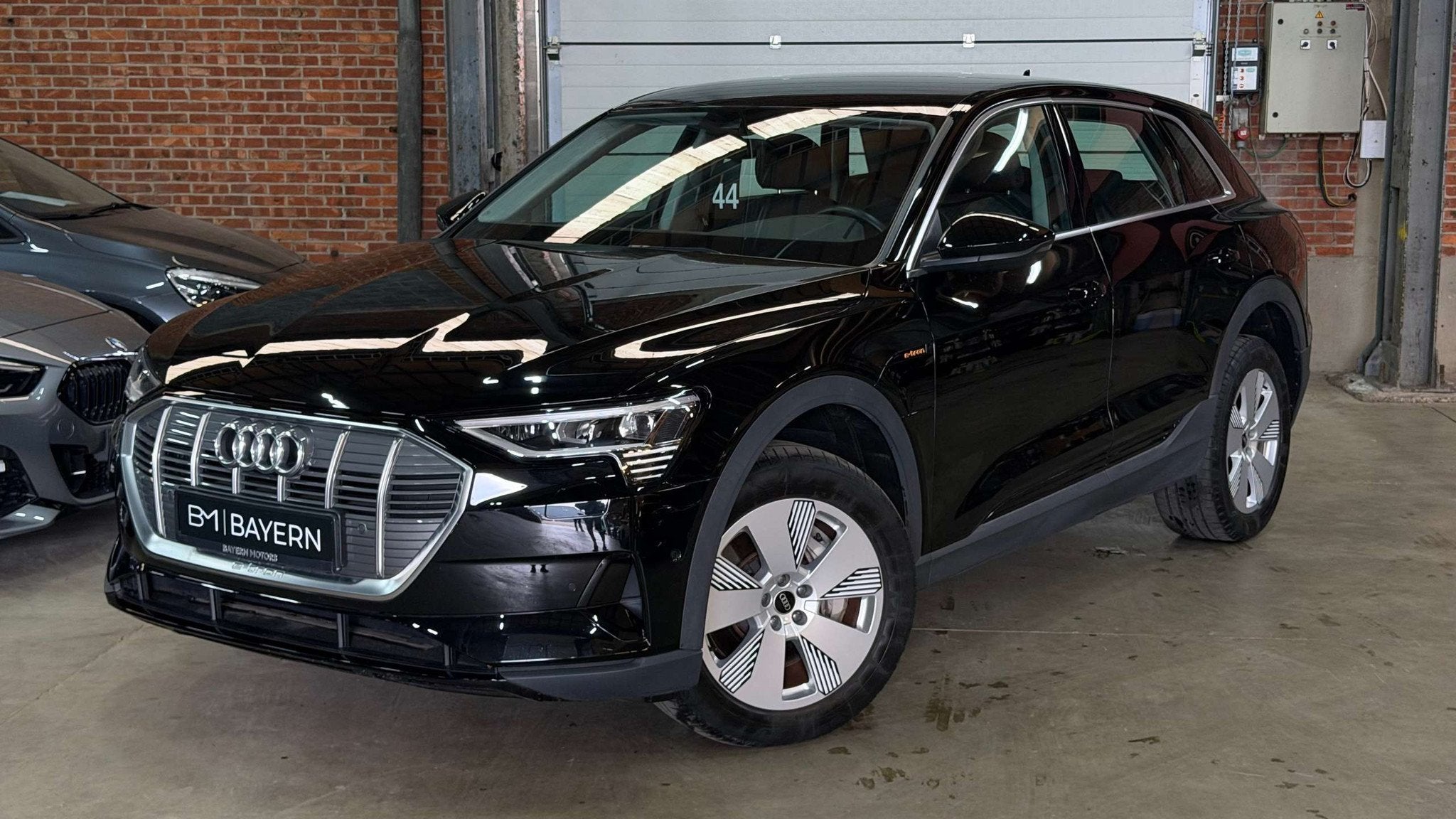 Audi e-tron 50 Quattro Garantie LED Parkeersensor Navi Cruis, Auto's, Audi, Automaat, Gebruikt, Zwart, Zwart