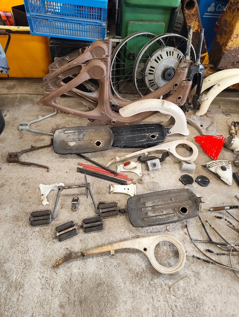 Heel groot onderdelen lot p50, Ophalen, Tank