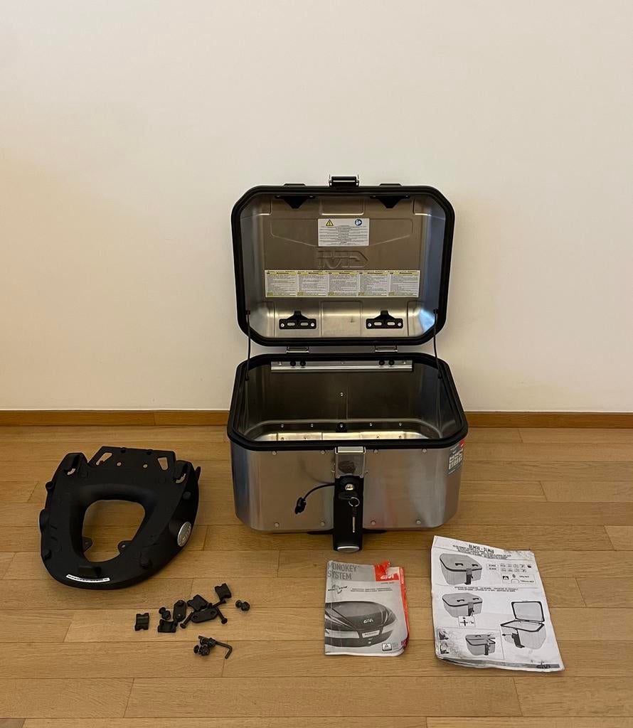 top case givi dolomiti trekker alu-46l, Motoren, Ophalen, Zo goed als nieuw