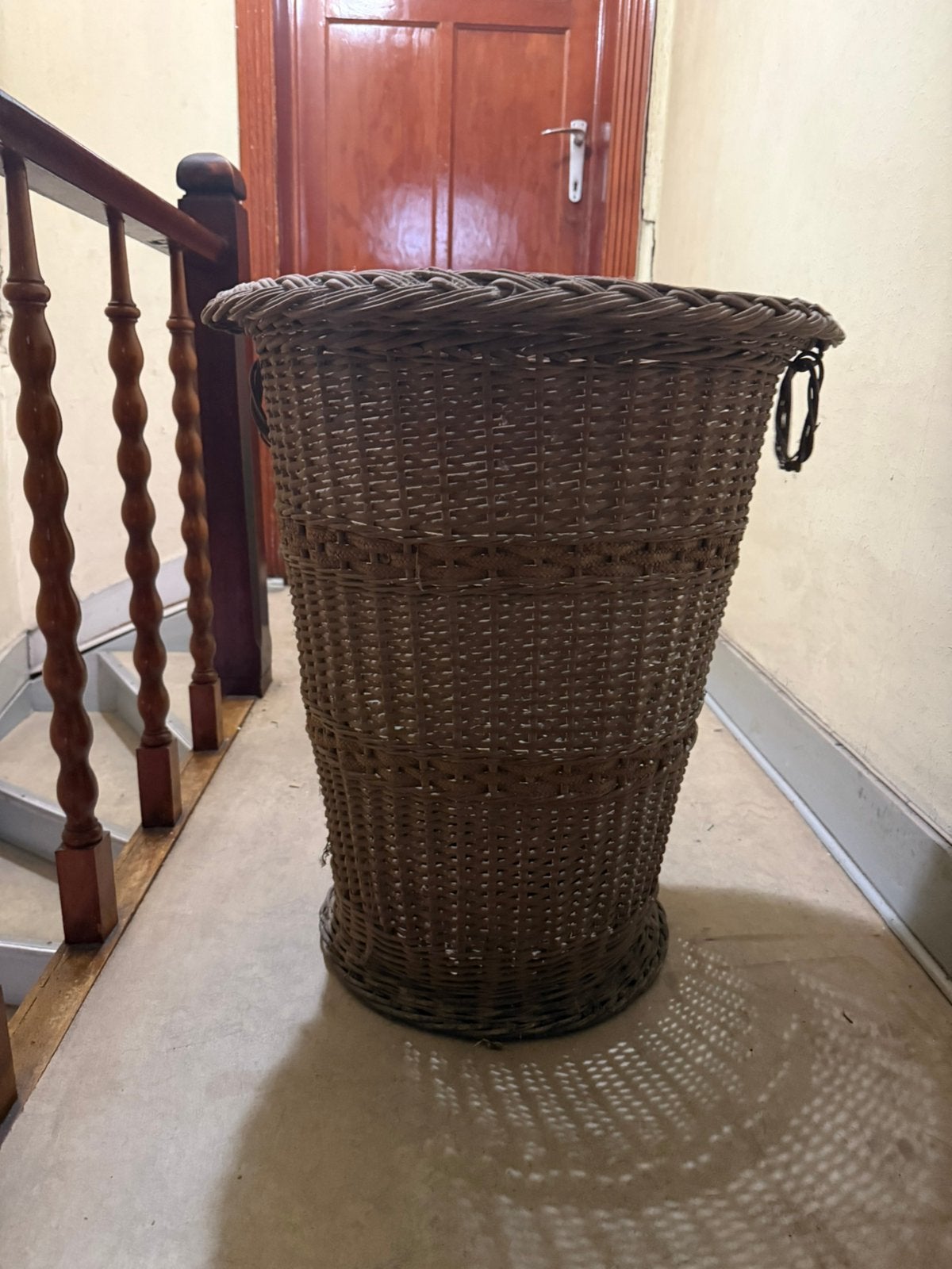 Grand panier en osier vintage/ panier à linge avec poignées, Maison & Meubles, Avec poignées, Osier, Comme neuf, Enlèvement