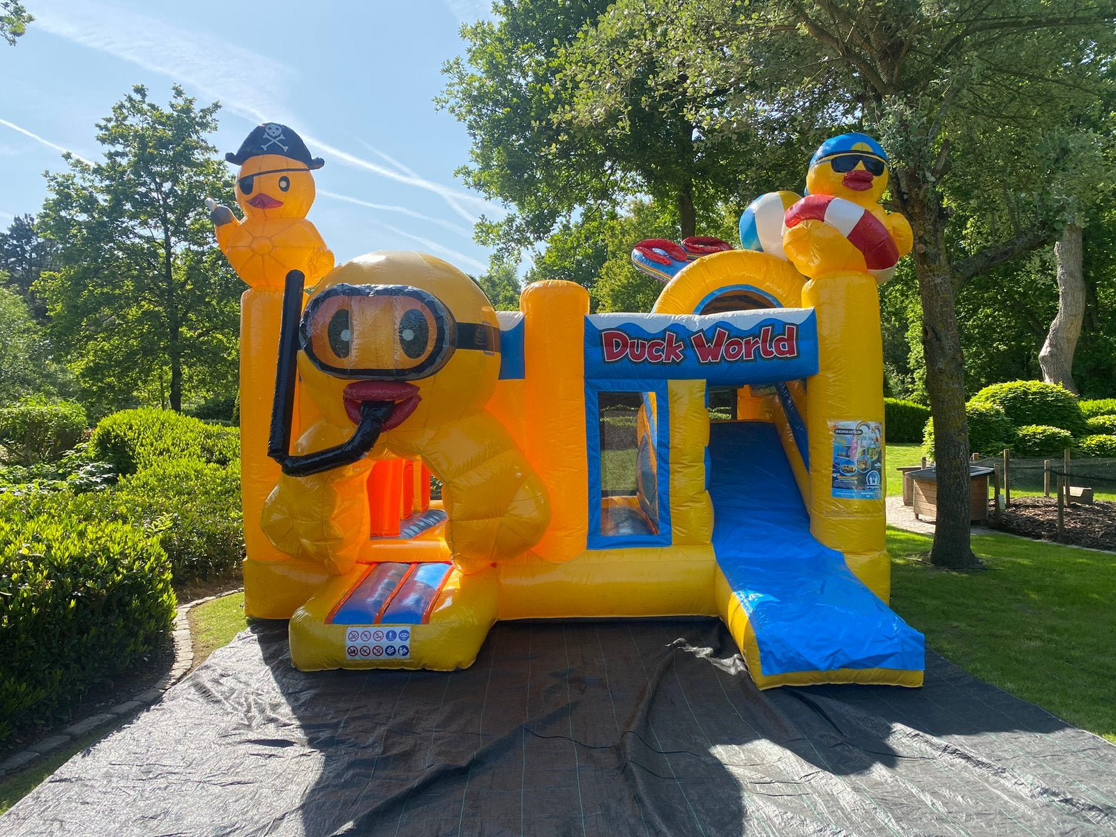 Springkasteel Duck World te huur, Ophalen of Verzenden, Zo goed als nieuw