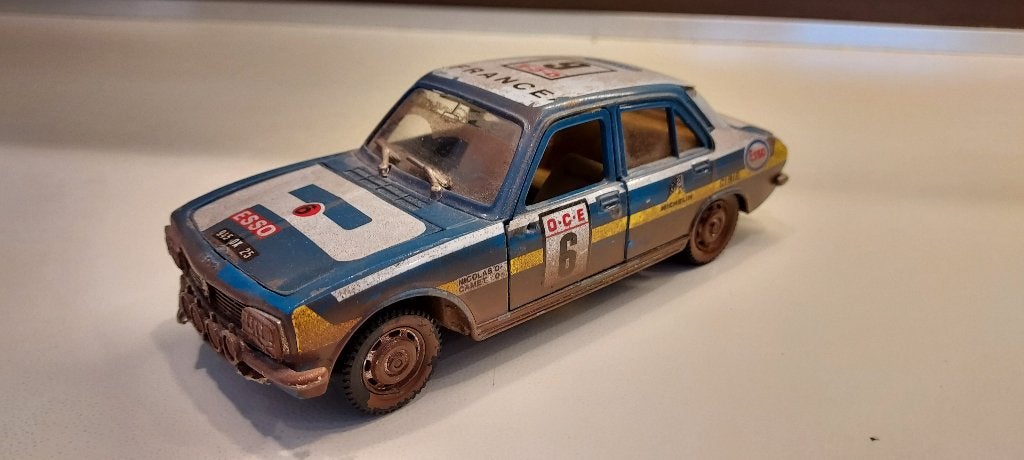 oude speelgoedauto Peugeot 504 GL, nu 12 euro, Envoi