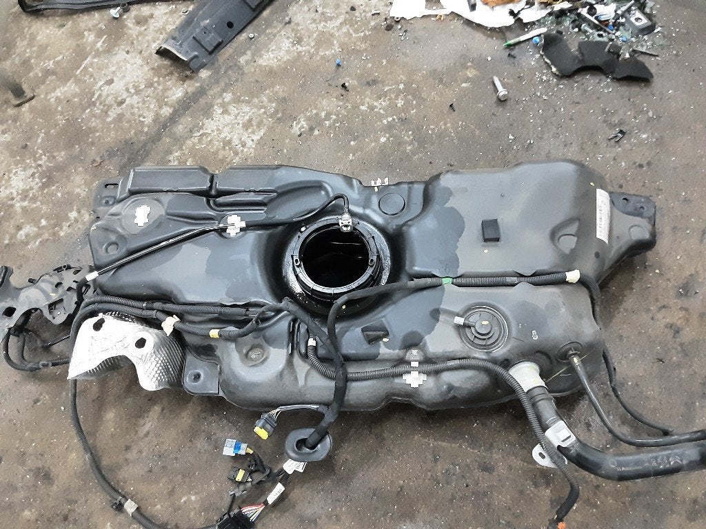 RESERVOIR CARBURANT Peugeot 3008 II (M4 / MC / MJ / MR), Kontakt-peugeot@peugeot.com, Utilisé, Peugeot Deutschland GmbH, Bahnhofsplatz
65423  Rüsselsheim, DE