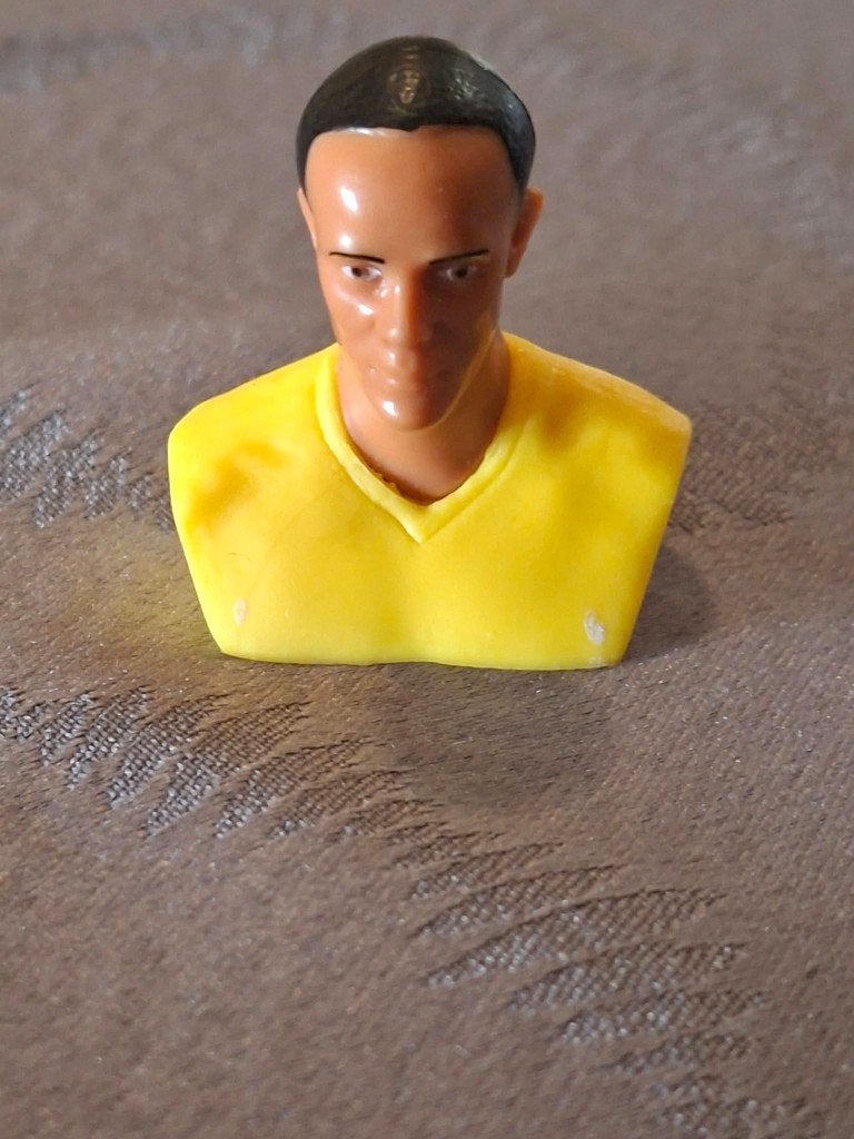 Voetbalfiguurtje : Vincent Kompany / Carrefour, Ophalen of Verzenden, Zo goed als nieuw, Beeldje of Poppetje