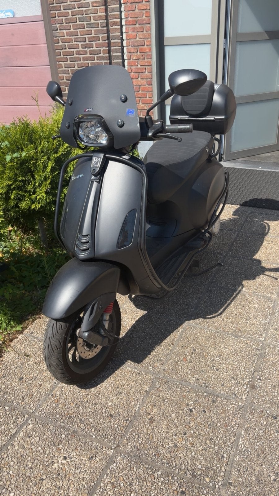 Vespa sprint 80cc (2023) carbon afwerking, Fietsen en Brommers, Scooters | Vespa, Vespa S, Ophalen of Verzenden, 80 cc, Benzine