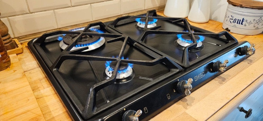 Cuisinière à gaz Smeg, Gaz, 4 zones de cuisson, Encastré, Enlèvement