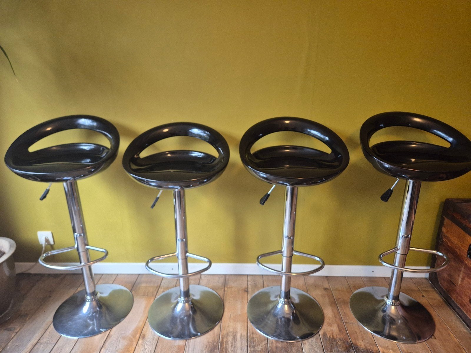 design barstoelen / barkrukken Zwart hoogglans & chroom, 4 tabourets, Enlèvement, Utilisé