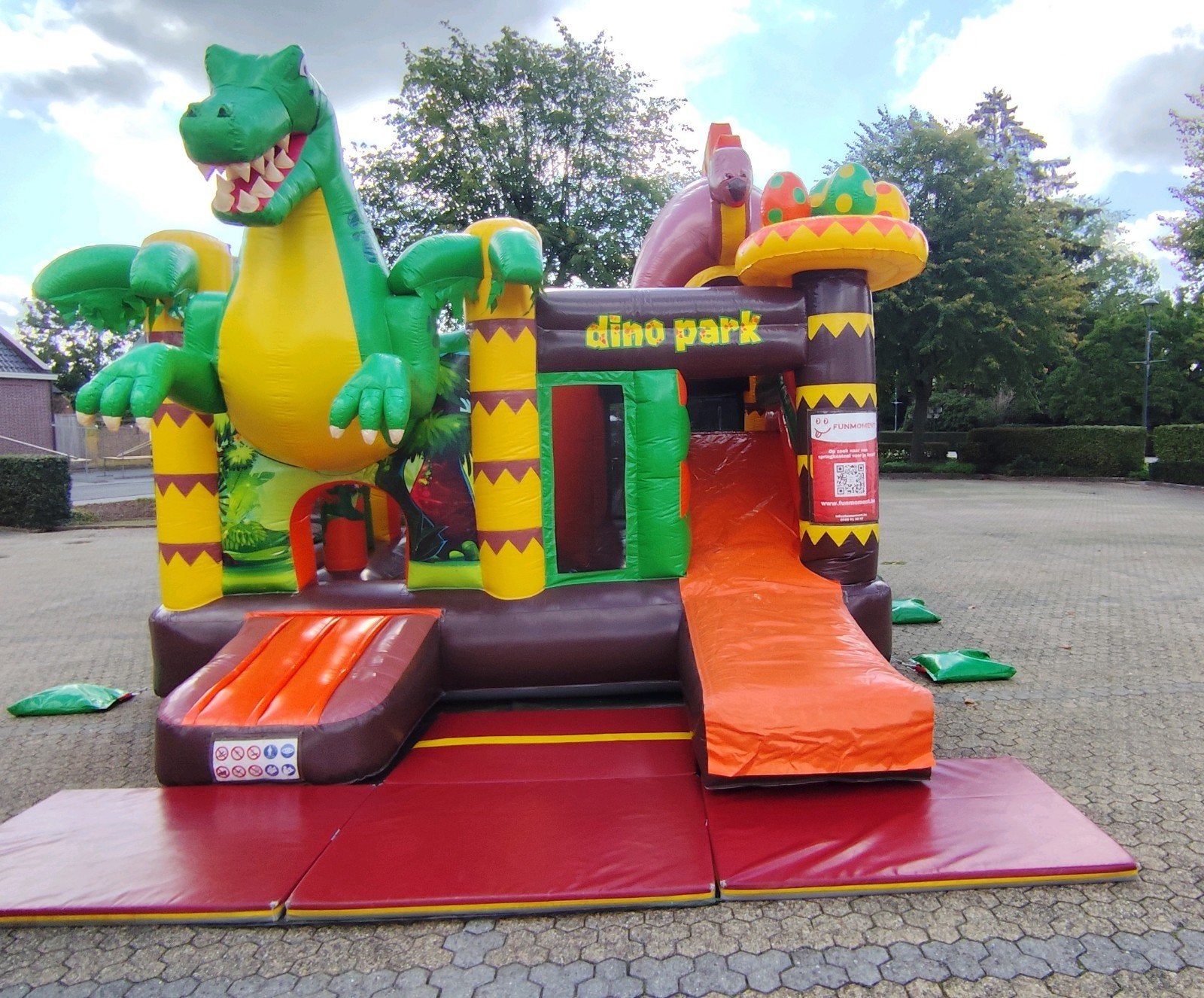 Dino springkasteel te koop met attest, blazer en garantie, Ophalen, Gebruikt