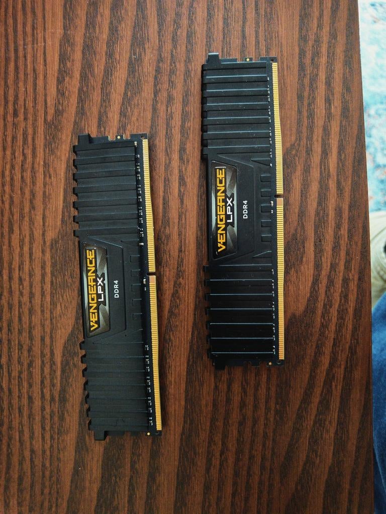 16 GB DDR4 3600 Corsair Vengeance, DDR4, 16 GB