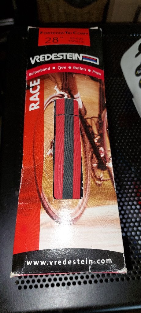 Pneu Vredestein Fortezza 700x23C/2 chambres air Maxxus NEUF, Neuf, Vredestein, Caoutchouc, Pneu