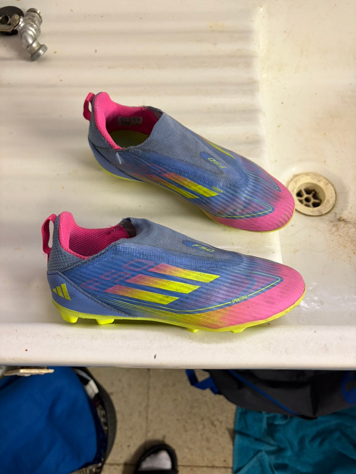 Chaussure de football Adidas taille 34, Enlèvement, Utilisé