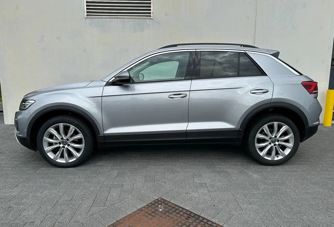 Volkswagen T-Roc 1.5TSI 150PK LIFE DSG ZILVER (bj 2025), Stof, 4 cilinders, Bedrijf, 5 zetels