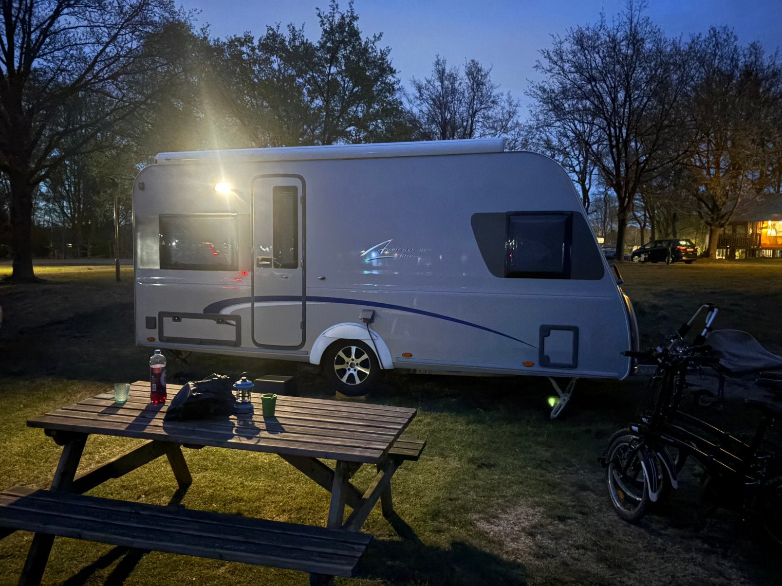 Mooie Burstner Averso 460 ts, Caravanes & Camping, Jusqu'à 4, Porte-vélos, Particulier, Bürstner