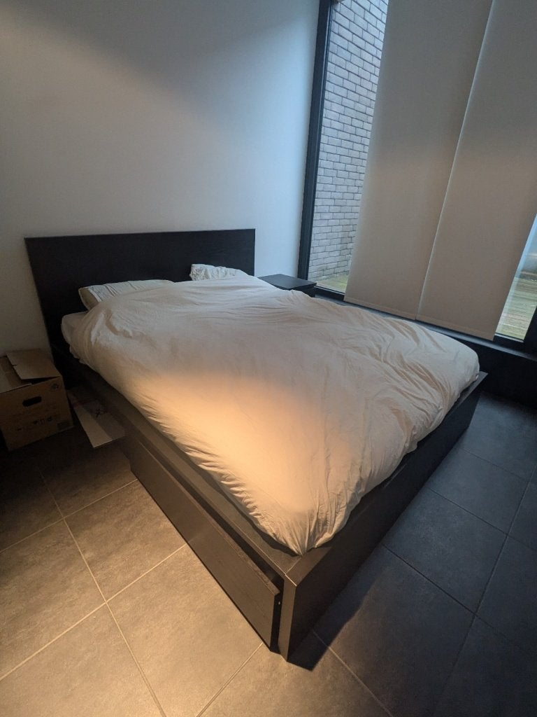 Lit MALM, sommier & matelas inclus, 2 tables de nuit, Maison & Meubles, Comme neuf, Enlèvement, 200 cm, Deux personnes