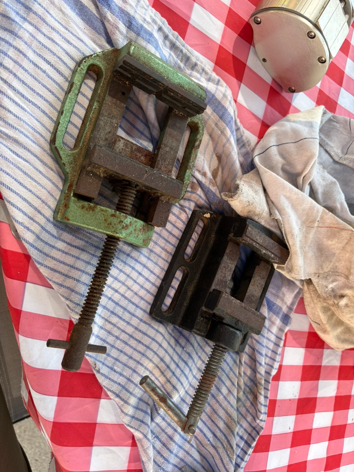 2 étaux pour perceuse à colonne, Bricolage & Construction, Enlèvement