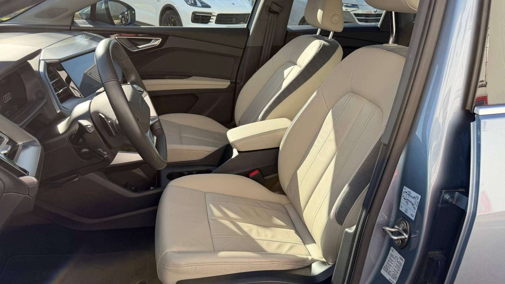 Audi Q4 e-tron 35 55kWh Leder/Carplay/Zetelvw/DAB/Adapt CC/B, Autos, Argent ou Gris, Achat, Entretenue par le concessionnaire