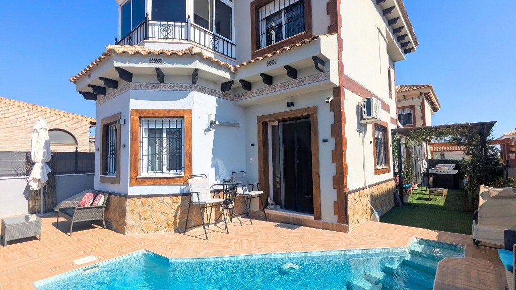 Villa individuelle à vendre avec piscine privée à Bigastro, Immo, Village, Maison d'habitation, 4 pièces, Espagne