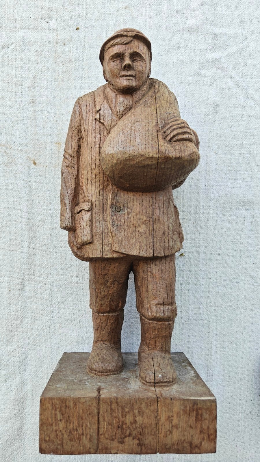 Eiken sculptuur van een arbeider. 34cm hoogte., Antiek en Kunst, Ophalen of Verzenden