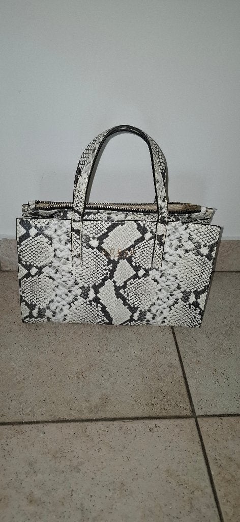 Originele GUESS Handtas / Tote Bag – Slangenprint (Zgan), Handtassen en Accessoires, Tassen | Damestassen, Ophalen, Nieuw, Wit
