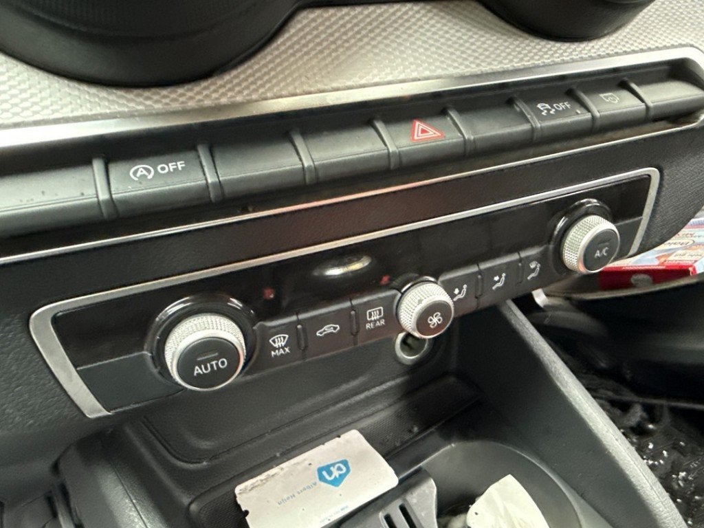 PANNEAU DE COMMANDE AIR CONDITIONNE Audi Q2 (GAB / GAG), Auto-Union-Straße  1,
85057  Ingolstadt, DE, Info@audi.de, Audi, Utilisé