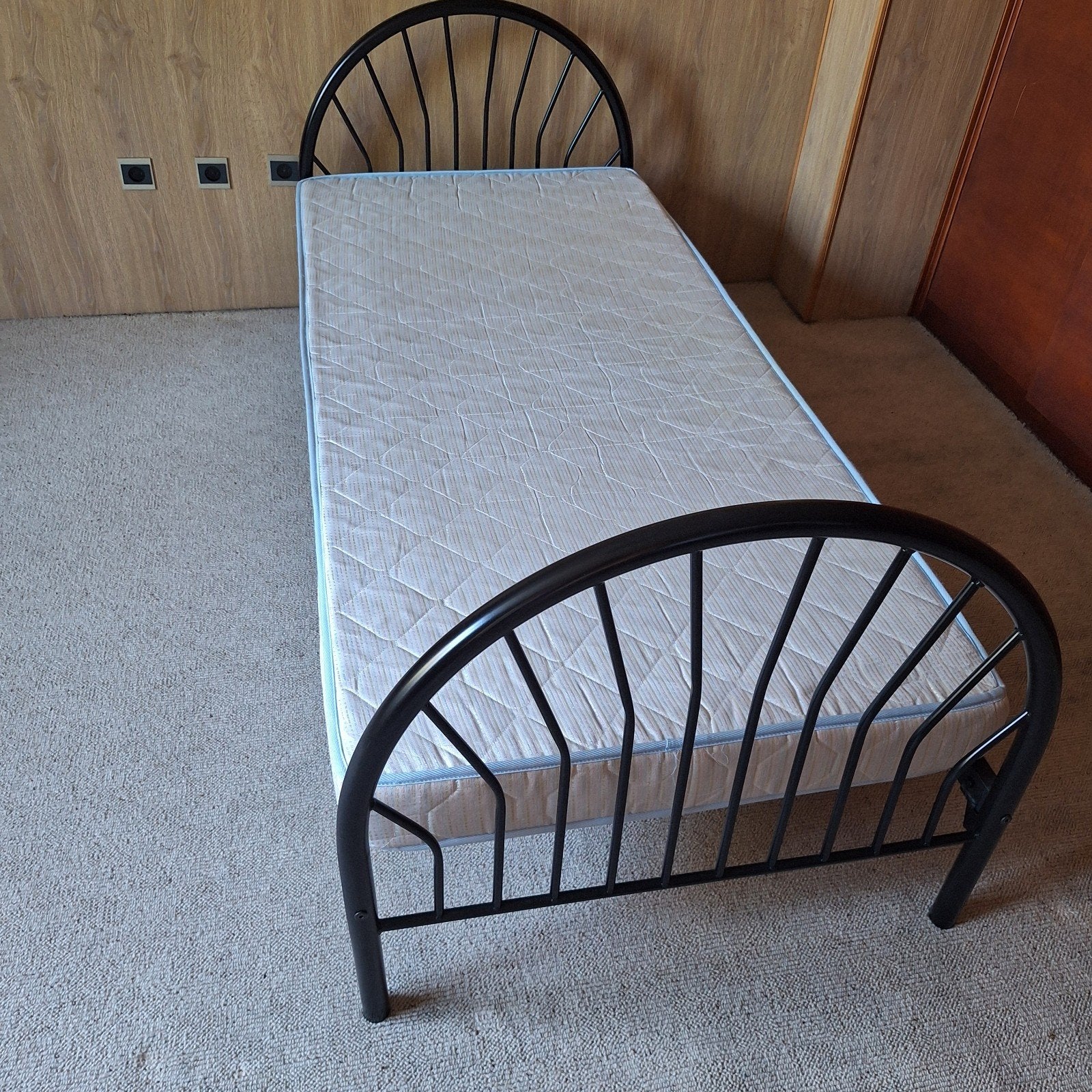 Yzeren bed met Matras 200x90, Antiek en Kunst, Ophalen