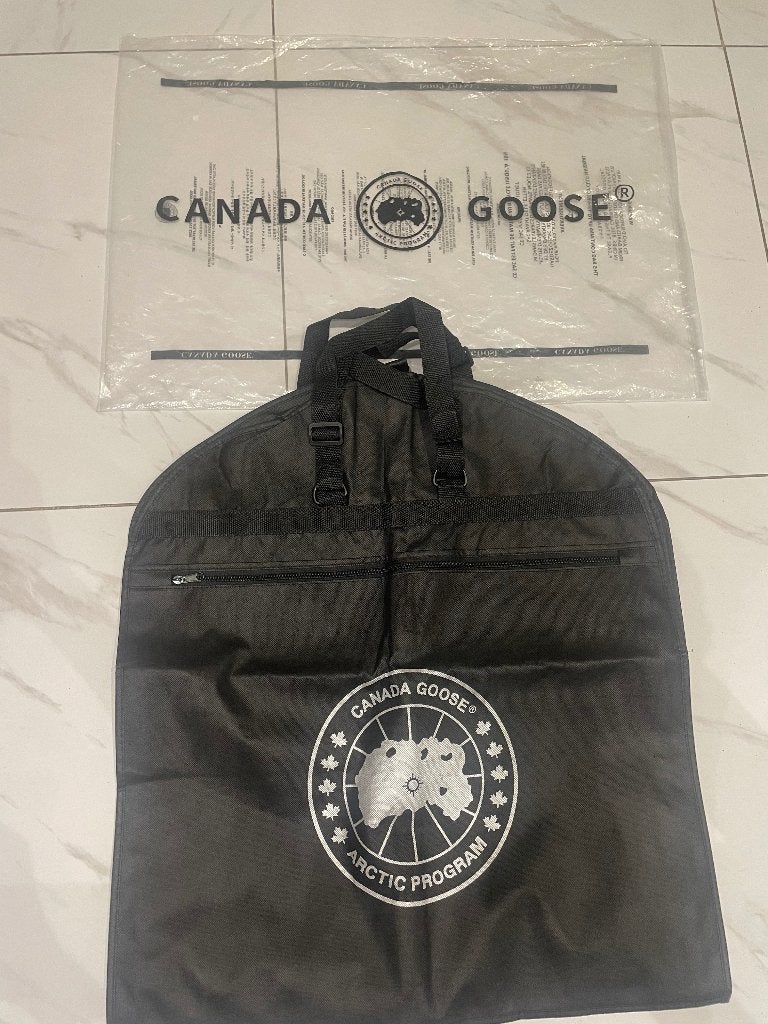 Canada Goose Macmillan Black Puffer Jacket – Size S, Vêtements | Hommes, Vestes | Hiver, Enlèvement ou Envoi, Comme neuf, Taille 46 (S) ou plus petite