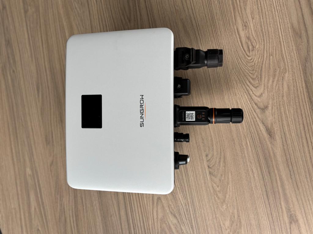 Omvormer zonnepanelen sungrow 2.5KW, Doe-het-zelf en Bouw, Zonnepanelen en Toebehoren, Ophalen, Zo goed als nieuw, Compleet systeem