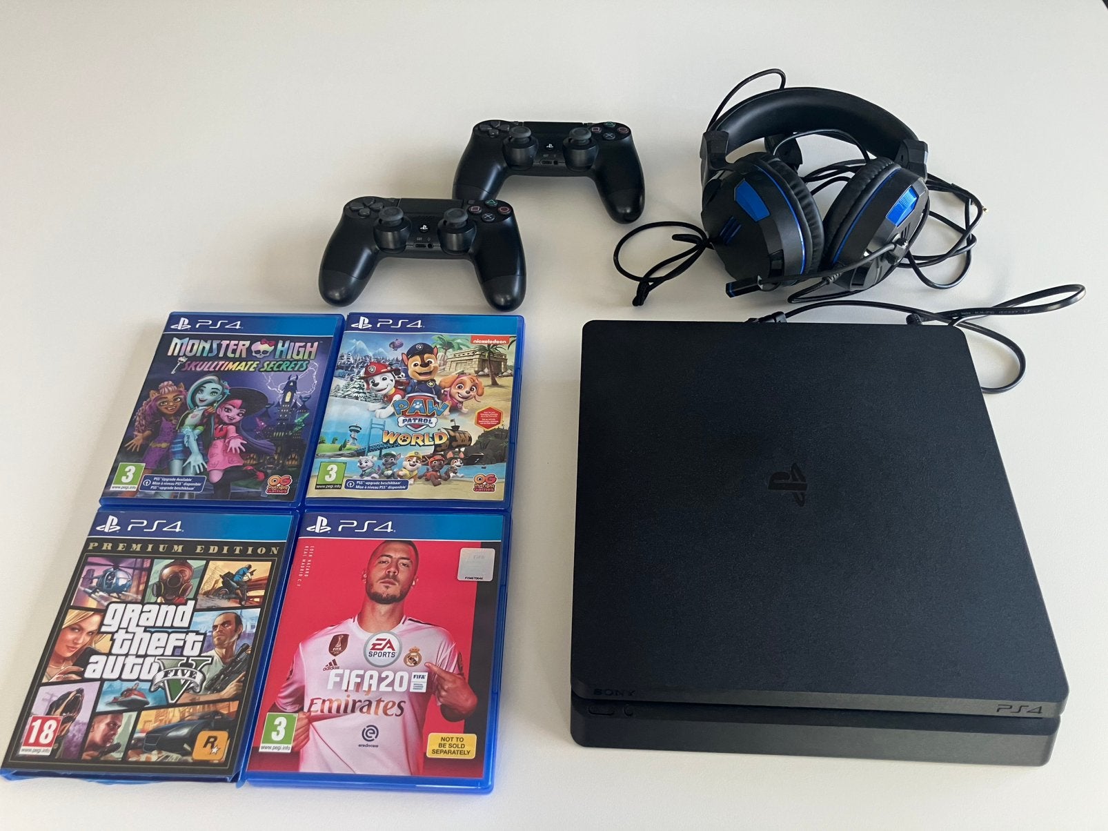 PS4 Slim + 2 controllers + headset + 4 spellen, Enlèvement, Comme neuf, Slim