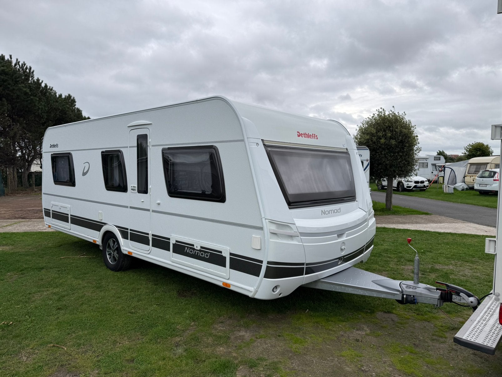 Zeer ruime Dethleffs Nomad 590 RF met douche en veel luxe, Jusqu'à 5, Poêle, Particulier, Dethleffs