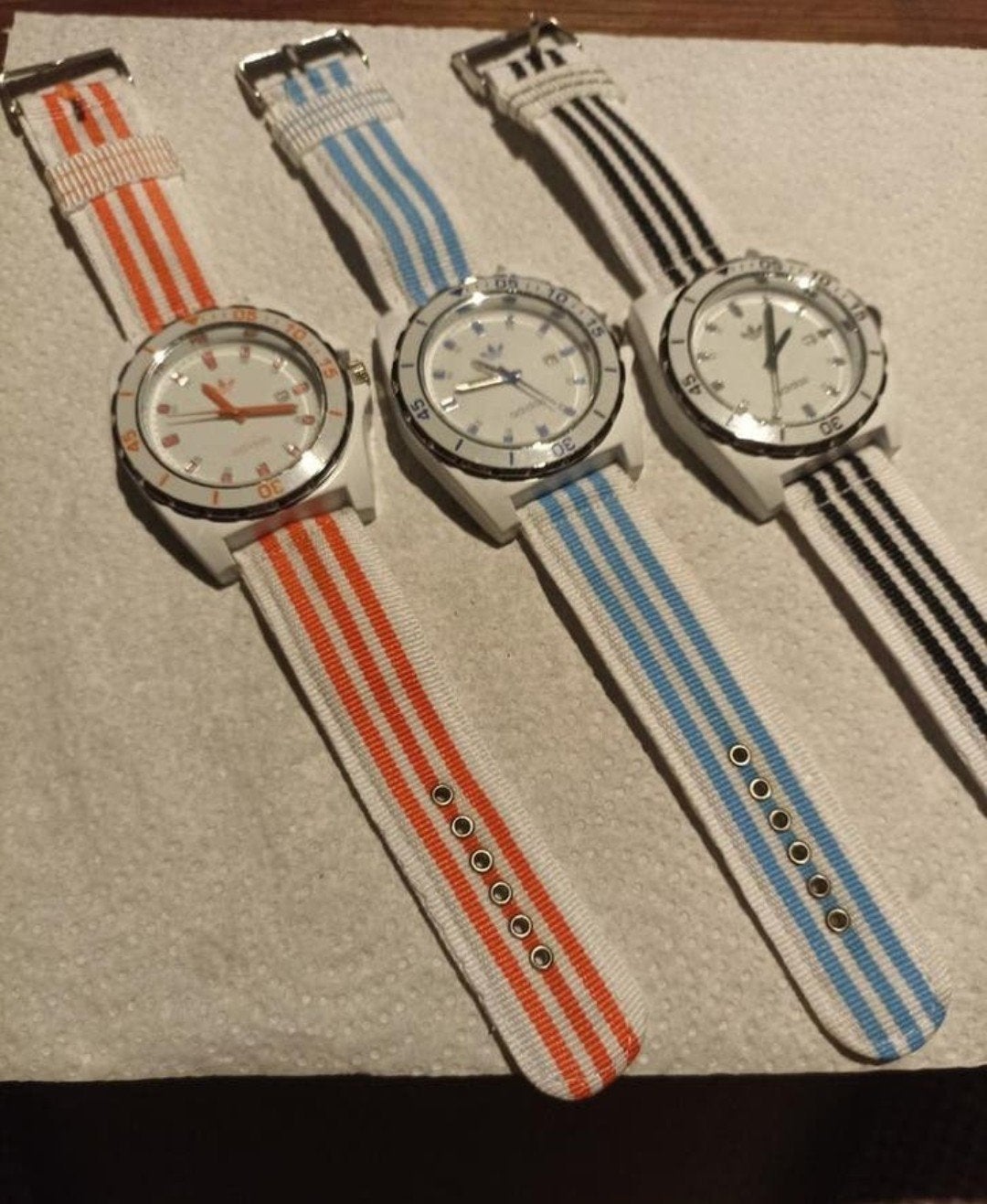 montre Adidas mixte Neuf en trois couleurs, Enlèvement ou Envoi, Neuf, Montre-bracelet