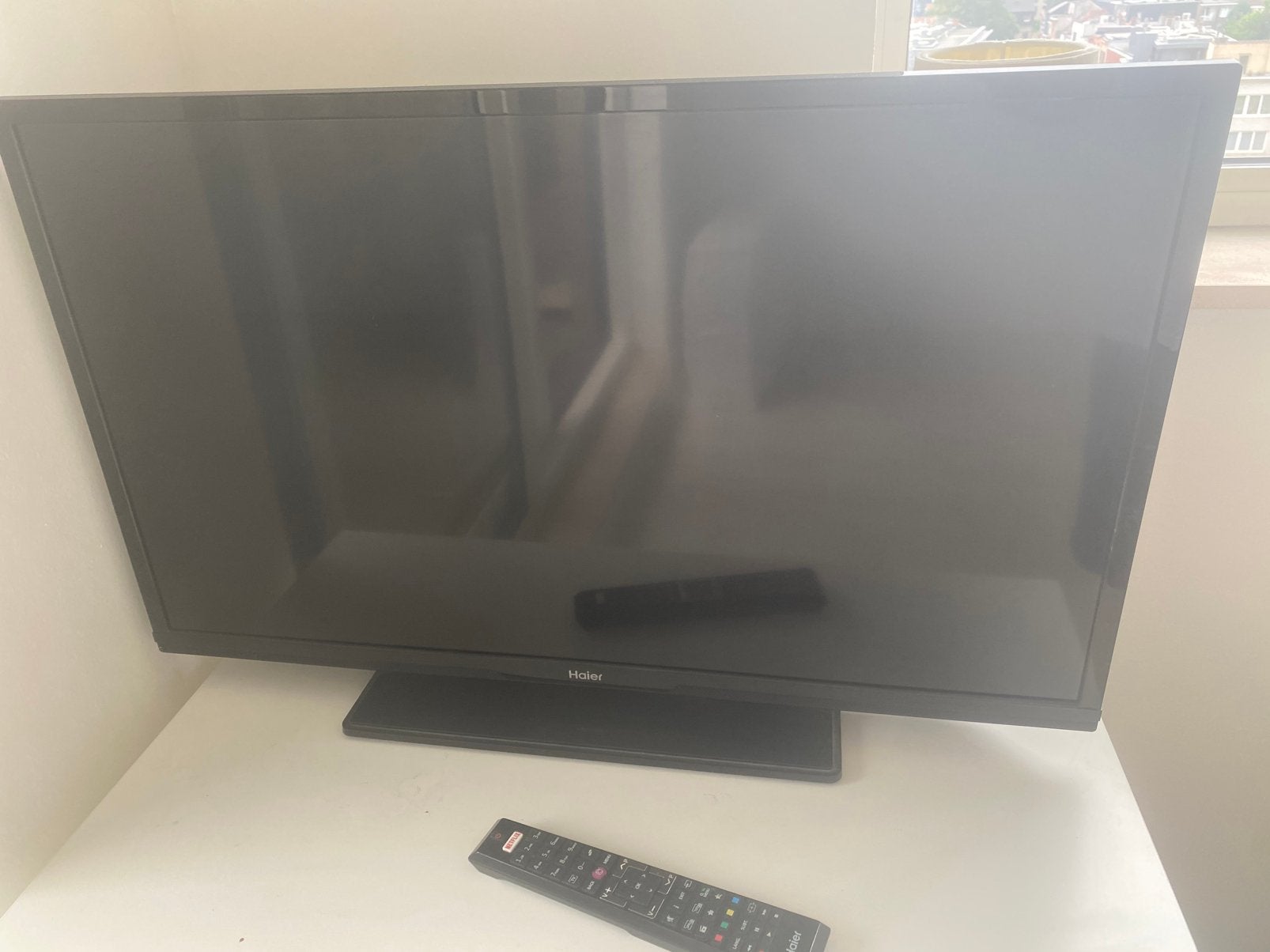 Haier Smart TV 32, LED, 80 tot 100 cm, Zo goed als nieuw, 100 Hz