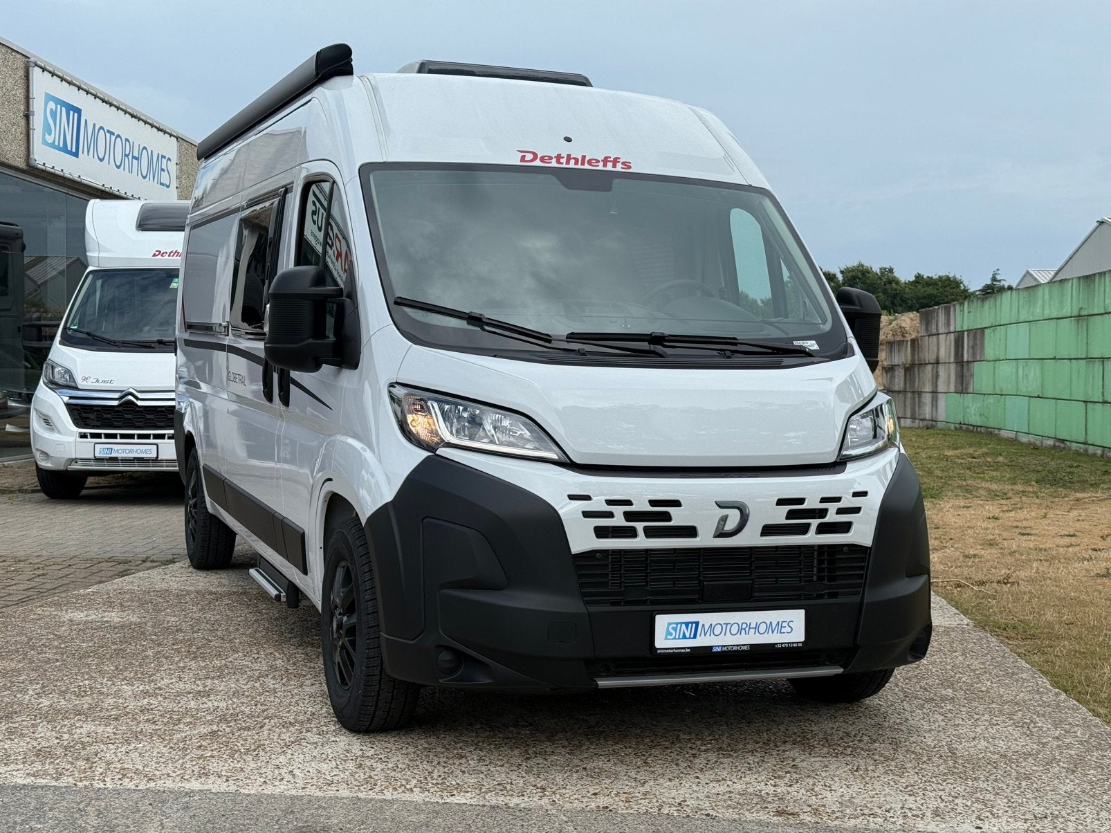 FIAT DETHLEFFS GLOBETRAIL 600 DS - NEW - 6 METER*, Caravans en Kamperen, Mobilhomes, Buscamper of Camperbus, Fiat, Douche, Bedrijf