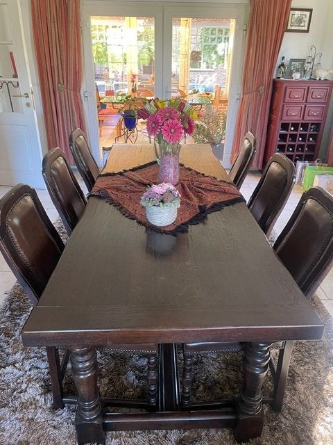 tafel en stoelen, Enlèvement