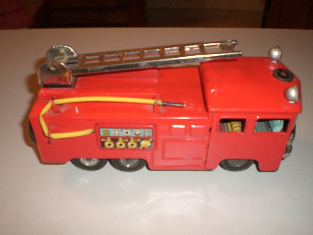 Camion pompier en tôle année 50. L 21cm l 7,5cm H 8 cm, Enlèvement ou Envoi, Comme neuf