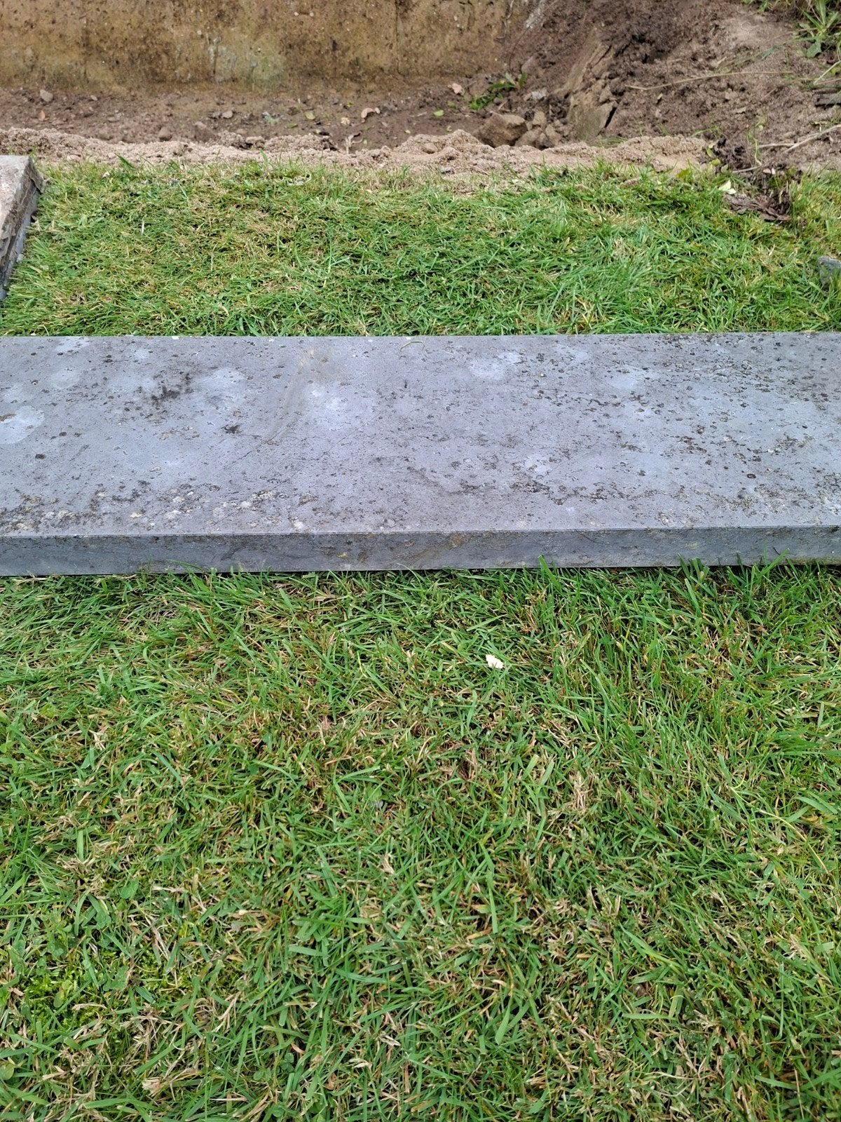 Borduren in Arduin.(blauwsteen ), Ophalen, Gebruikt, Beton