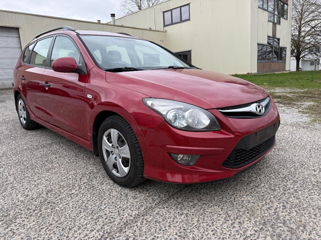 Hyundai i30 1.6crdi Automaat uit 2012, Auto's, Stof, Zwart, 4 cilinders, Electronic Stability Program (ESP)