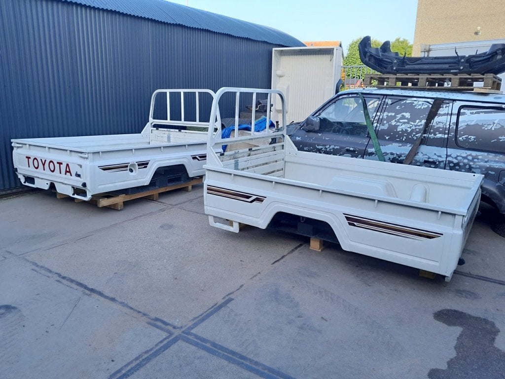 Nouveaux godets Toyota Landcruiser/Land Cruiser SC et DC, Autos : Pièces & Accessoires, Enlèvement, Neuf, Avant, Toyota