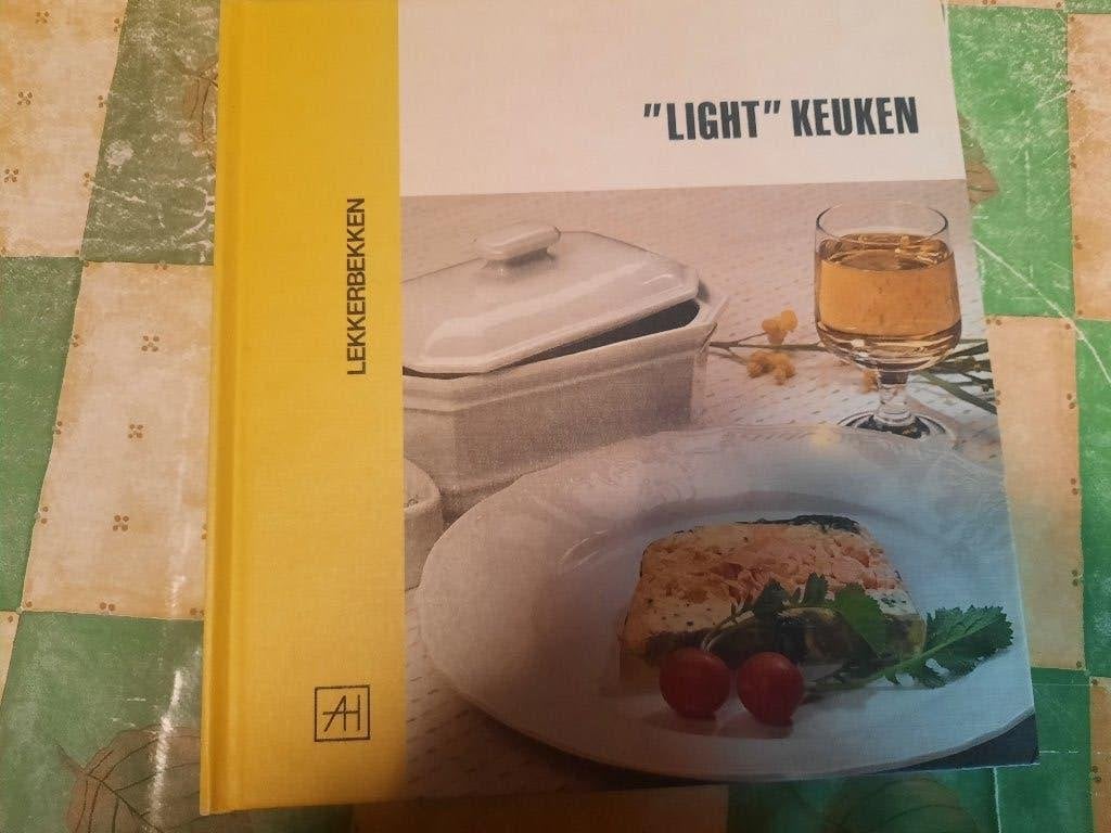 "light keuken" vintage kookboek van artis historia, Boeken, Ophalen of Verzenden