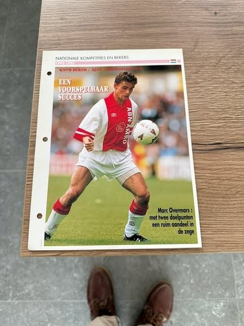 La revue Ajax Marc Overmars, Sports & Fitness, Football, Neuf, Info@ajxx.co, Enlèvement ou Envoi, Ajax